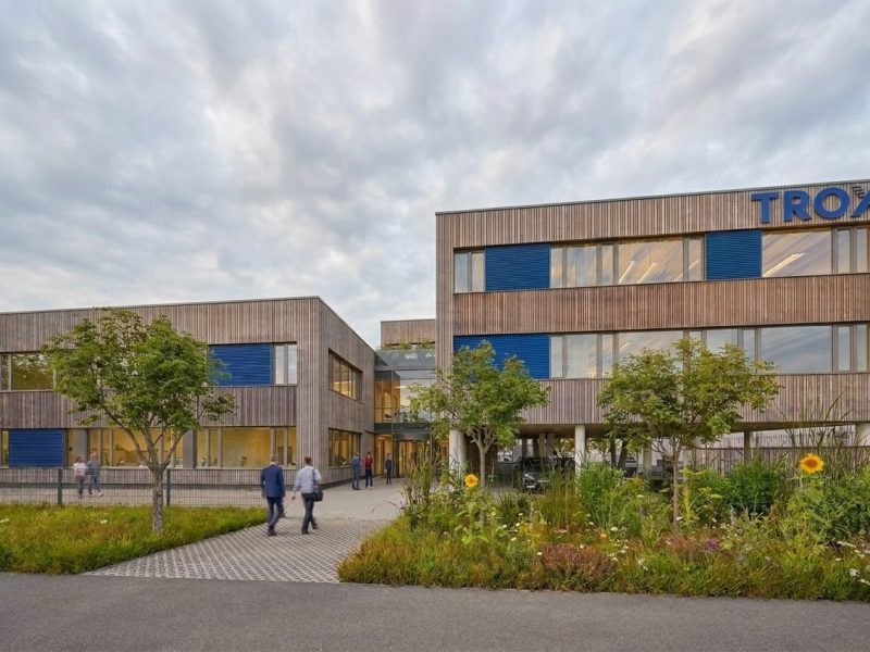 Bürogebäude in Holz-Hybridbauweise, serielle Fassadensanierung, Wien