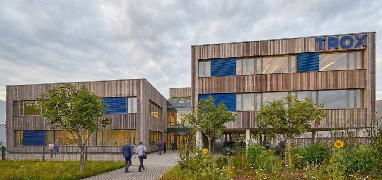 Bürogebäude in Holz-Hybridbauweise, serielle Fassadensanierung, Wien